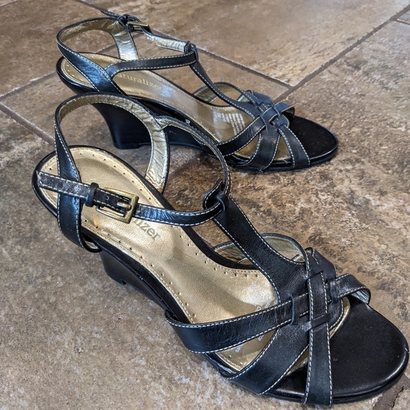 Naturalizer black leather ankle t- strap wedge sandals size 5M. - Picture 5 of 6